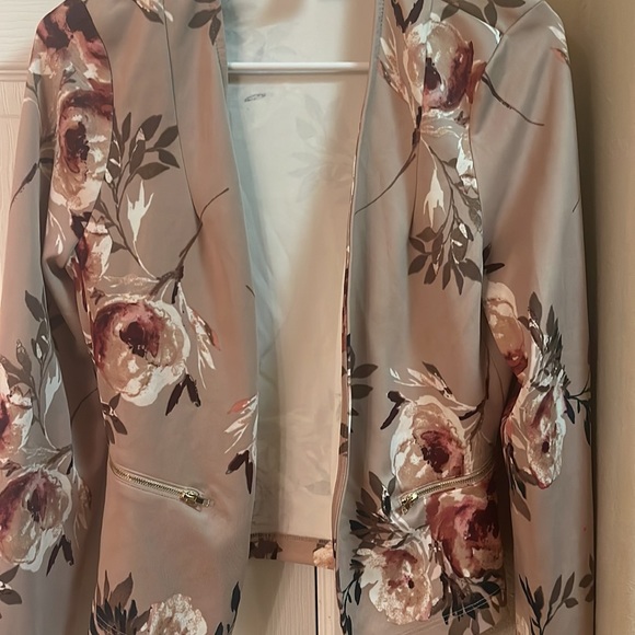 Pink floral blazer - Picture 2 of 3